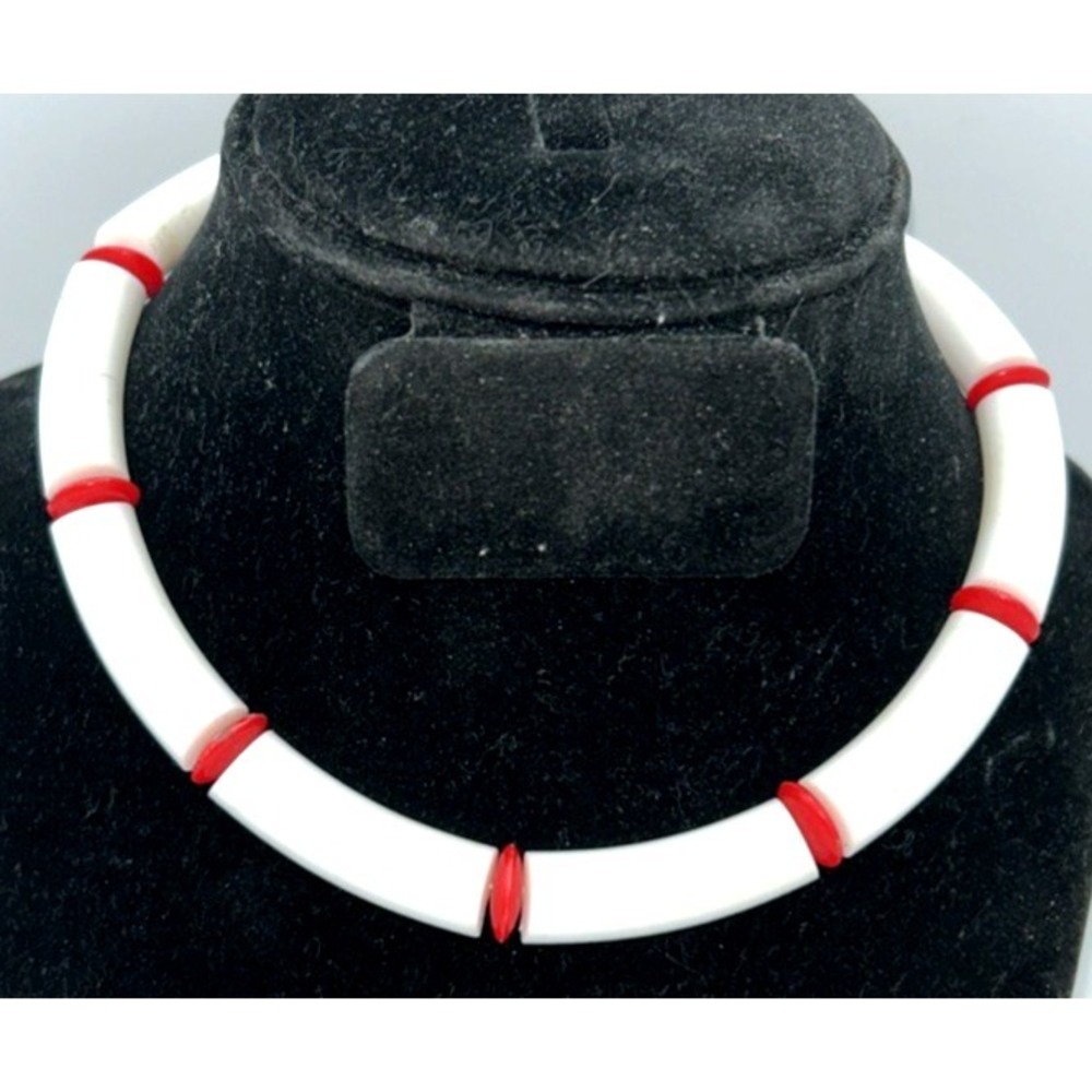 VTG White & Red Plastic Beaded Necklace Costume Jewelry Retro 17.5"